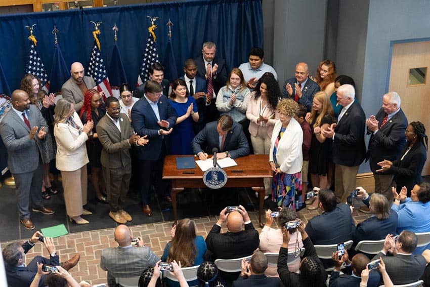 Governor signs "Kin First" bill 4