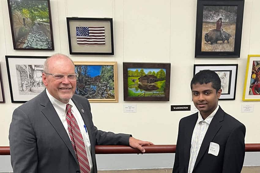 Congressman meets with winner of art contest