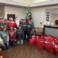Volunteer Montgomery Delivers Holiday Tote Bags