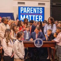 Governor signs bill banning artificial colors in schools