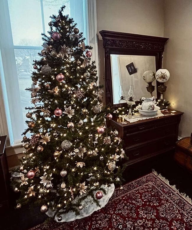 12/11: Glencoe Holiday Open House 4